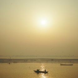 Chuyện bên sông Hằng